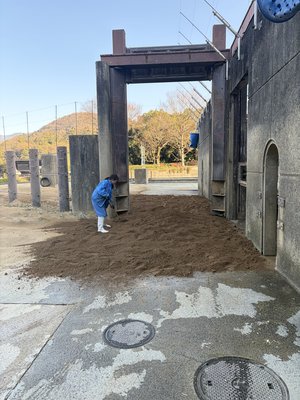 2.土を広げていきます.JPG